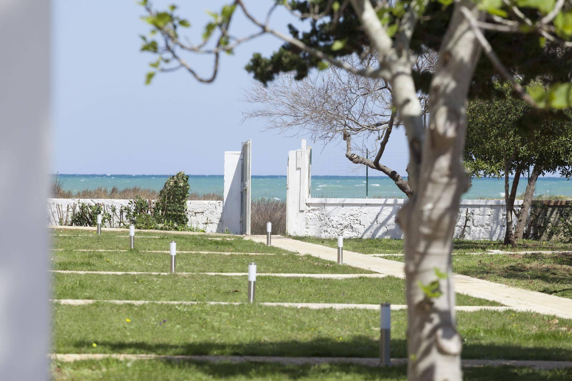 Spiaggiabella Beach Hotel Del Silenzio By Ria Hotels Torre Rinalda Bagian luar foto